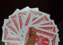 玩扑克牌游戏的战胜对手的绝技之虚张声势